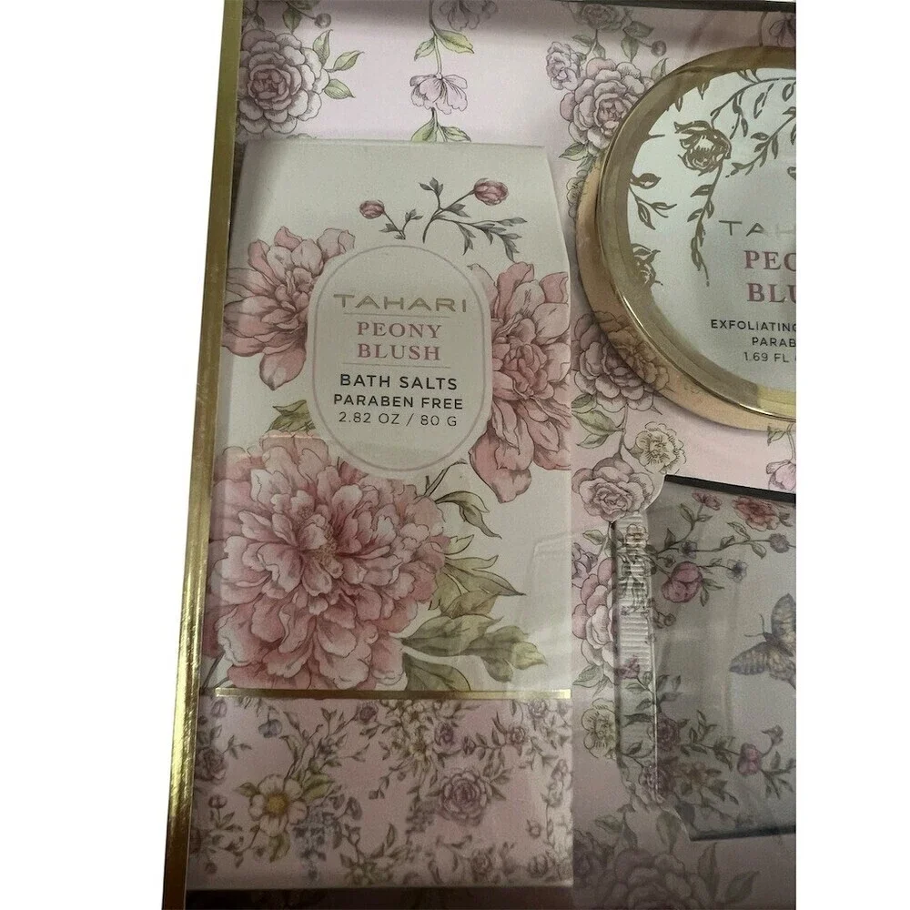 Tahari Peony Blush Scented Body Gift Set Bath Salts Scrub Lotion Sponge